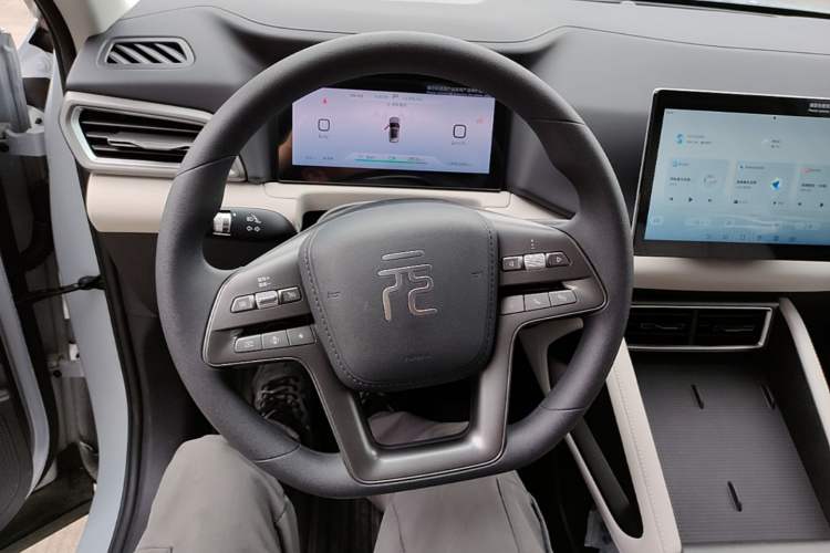 Used BYD Yuan UP 2025 Model 301KM Leading Version Steering Wheel