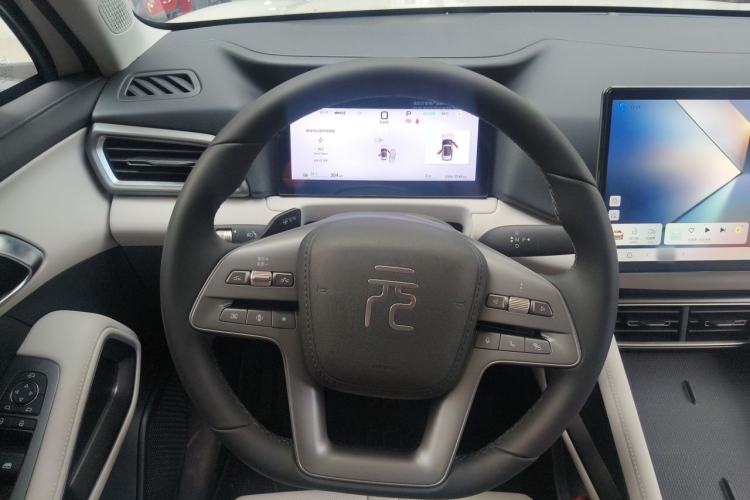 Used BYD Yuan UP 2025 Intelligent Driving Version 401 KM Dynamic Edition Steering Wheel