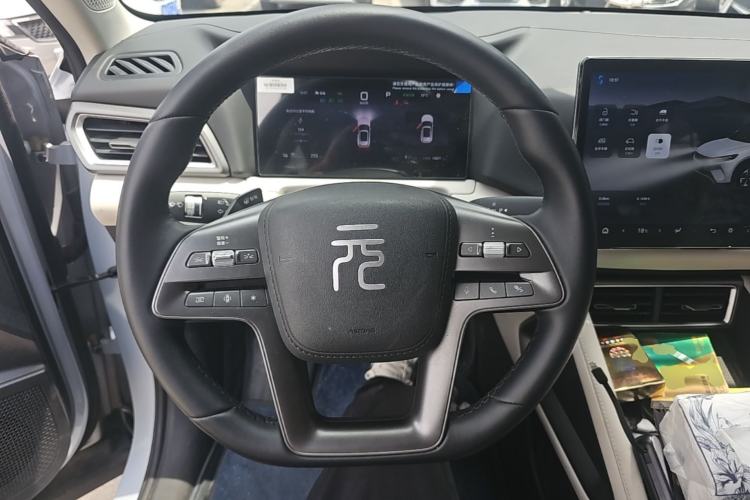 Used BYD Yuan UP 2025 Intelligent Driving Version 401 KM Dynamic Edition Steering Wheel