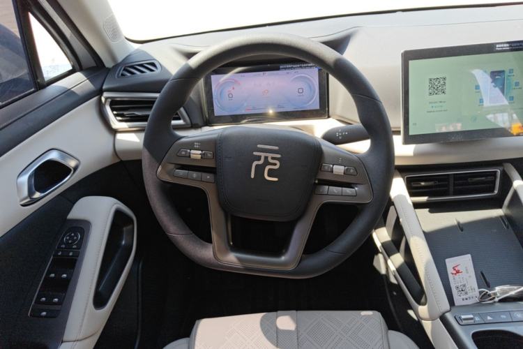 Used BYD Yuan UP 2025 Model 301KM Leading Version Steering Wheel