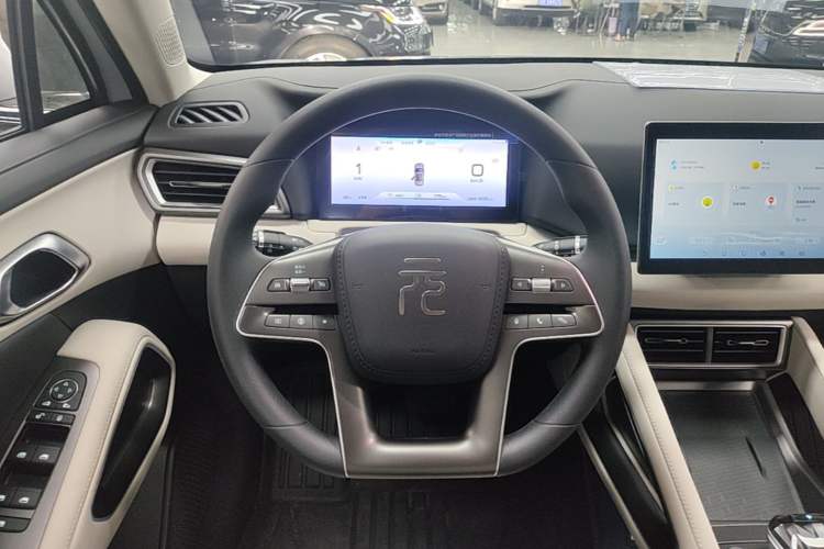 Used BYD Yuan UP 2025 Intelligent Driving Version 401 KM Dynamic Edition Steering Wheel