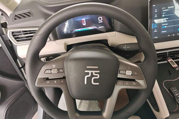 Used BYD Yuan UP 2025 Model 301KM Leading Version Steering Wheel