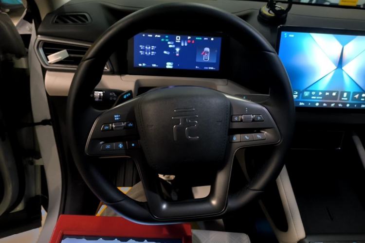 Used BYD Yuan UP 2025 Intelligent Driving Version 401 KM Dynamic Edition Steering Wheel