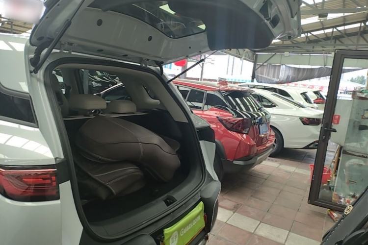 Used BYD Yuan UP 2025 Model 301KM Leading Version Trunk