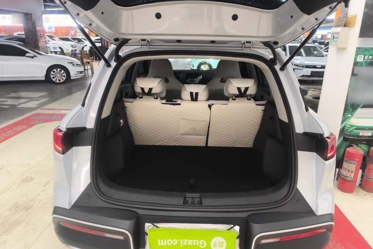 Used BYD Yuan UP 2025 Model 301KM Leading Version Trunk
