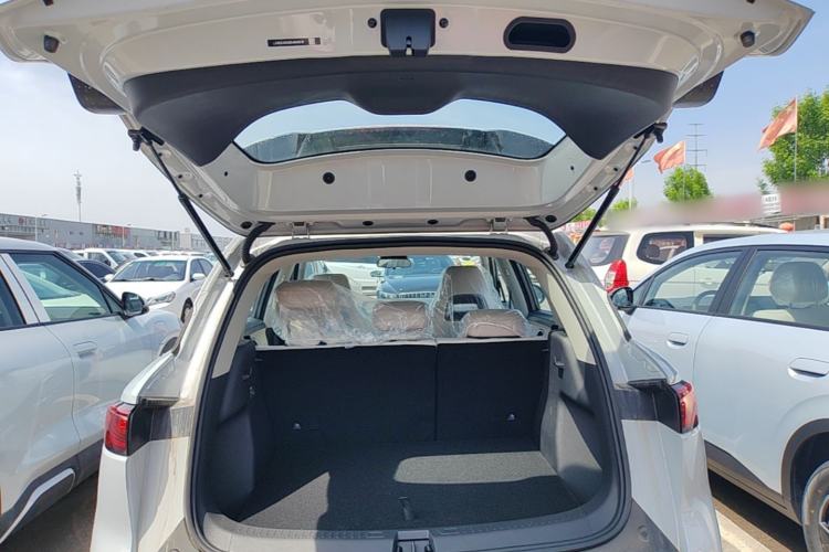 Used BYD Yuan UP 2025 Model 301KM Leading Version Trunk