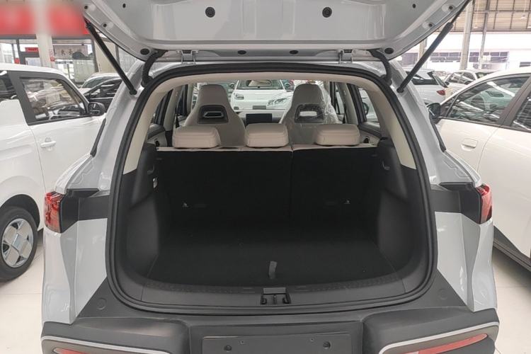 Used BYD Yuan UP 2025 Model 301KM Leading Version Trunk