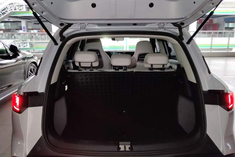 Used BYD Yuan UP 2025 Intelligent Driving Version 401 KM Dynamic Edition Trunk