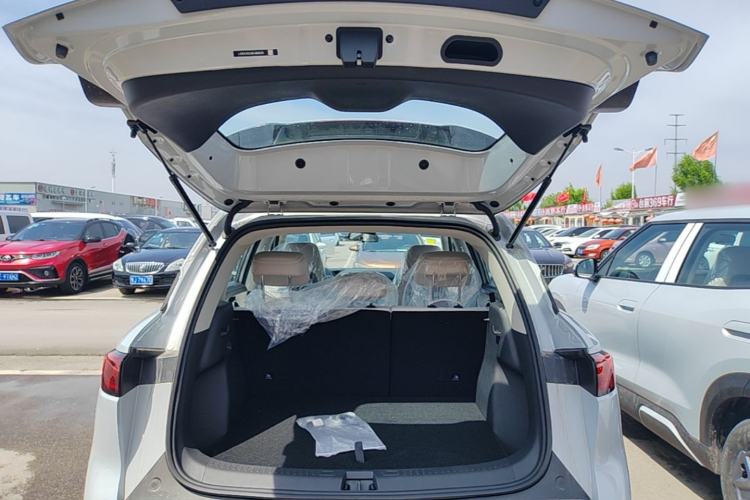 Used BYD Yuan UP 2025 Model 301KM Leading Version Trunk
