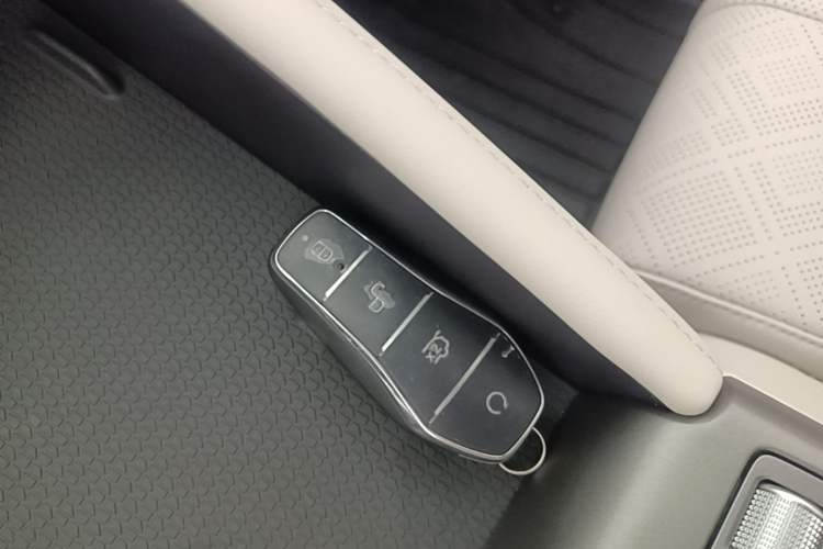 Used BYD Yuan UP 2025 Intelligent Driving Version 401 KM Dynamic Edition Vehicle Key