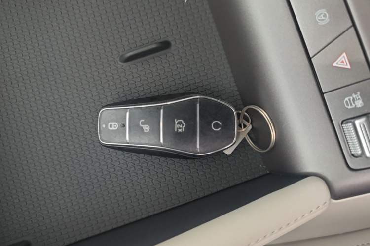 Used BYD Yuan UP 2025 Model 301KM Leading Version Vehicle Key