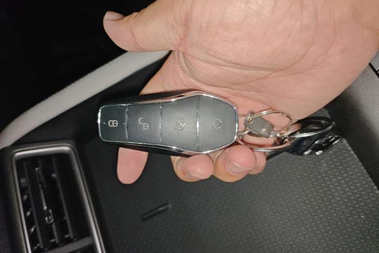 Used BYD Yuan UP 2025 Intelligent Driving Version 401 KM Dynamic Edition Vehicle Key