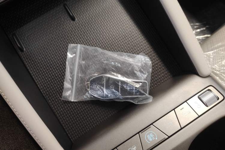 Used BYD Yuan UP 2025 Intelligent Driving Version 401 KM Dynamic Edition Vehicle Key