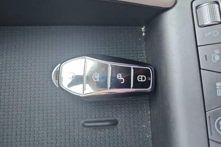 Used BYD Yuan UP 2025 Intelligent Driving Version 401 KM Dynamic Edition Vehicle Key