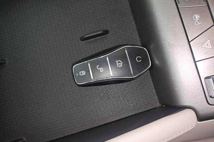 Used BYD Yuan UP 2025 Intelligent Driving Version 401 KM Dynamic Edition Vehicle Key