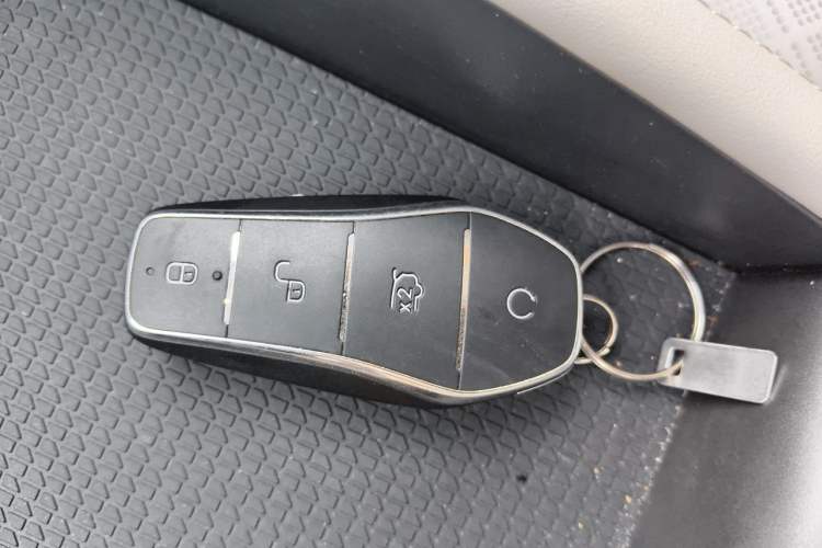 Used BYD Yuan UP 2025 Intelligent Driving Version 401 KM Dynamic Edition Vehicle Key