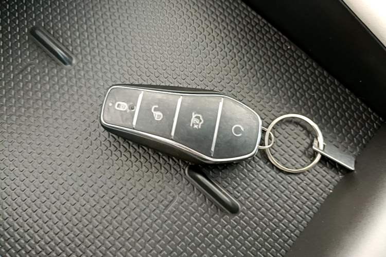 Used BYD Yuan UP 2025 Model 301KM Leading Version Vehicle Key