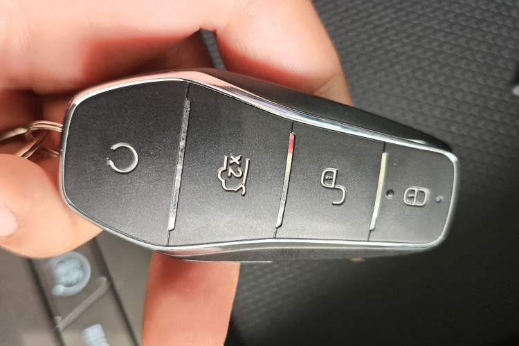 Used BYD Yuan UP 2025 Model 301KM Leading Version Vehicle Key