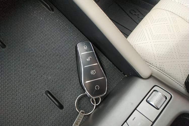 Used BYD Yuan UP 2025 Intelligent Driving Version 401 KM Dynamic Edition Vehicle Key