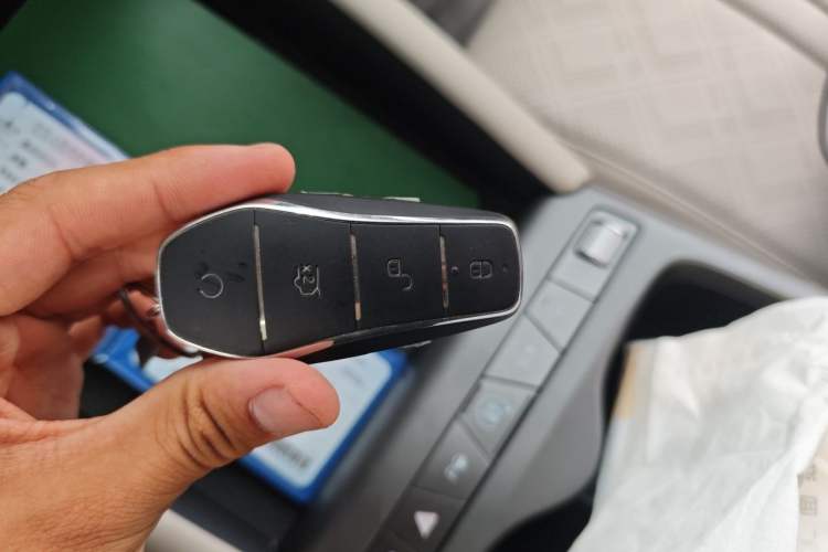 Used BYD Yuan UP 2025 Intelligent Driving Version 401 KM Dynamic Edition Vehicle Key