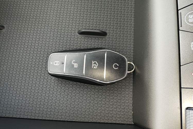 Used BYD Yuan UP 2025 Model 301KM Leading Version Vehicle Key