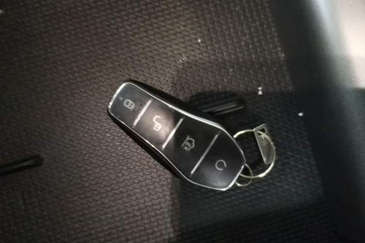 Used BYD Yuan UP 2025 Model 301KM Leading Version Vehicle Key