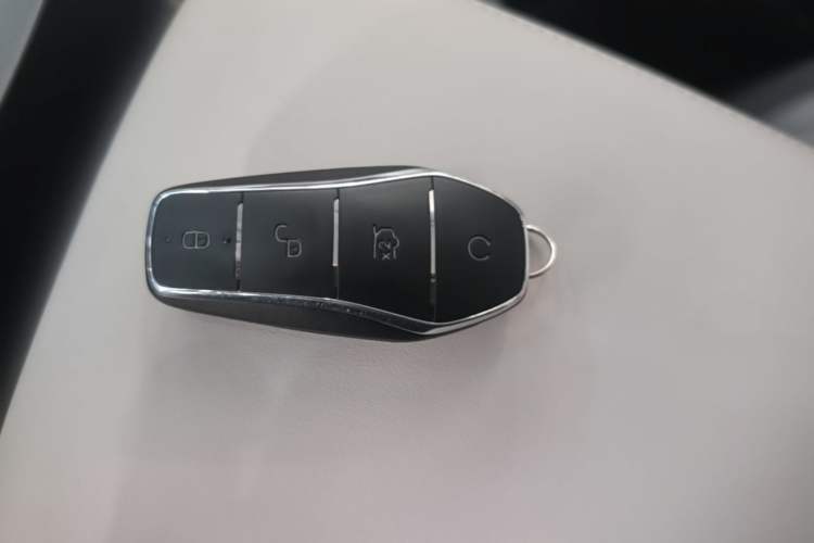 Used BYD Yuan UP 2025 Intelligent Driving Version 401 KM Dynamic Edition Vehicle Key