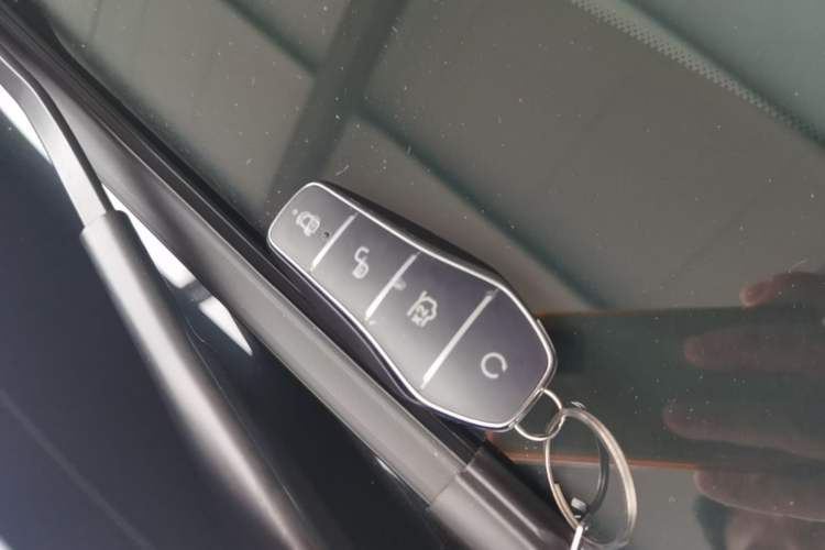 Used BYD Yuan UP 2025 Intelligent Driving Version 401 KM Dynamic Edition Vehicle Key