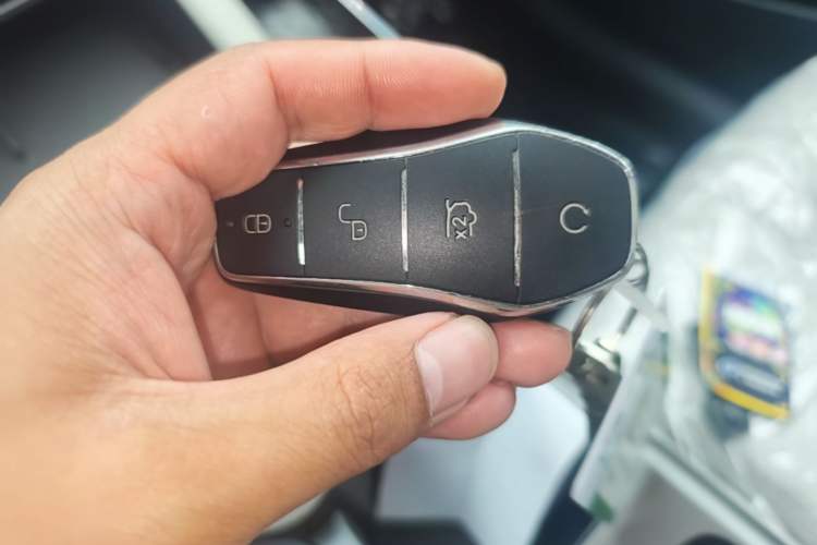 Used BYD Yuan UP 2025 Model 301KM Leading Version Vehicle Key