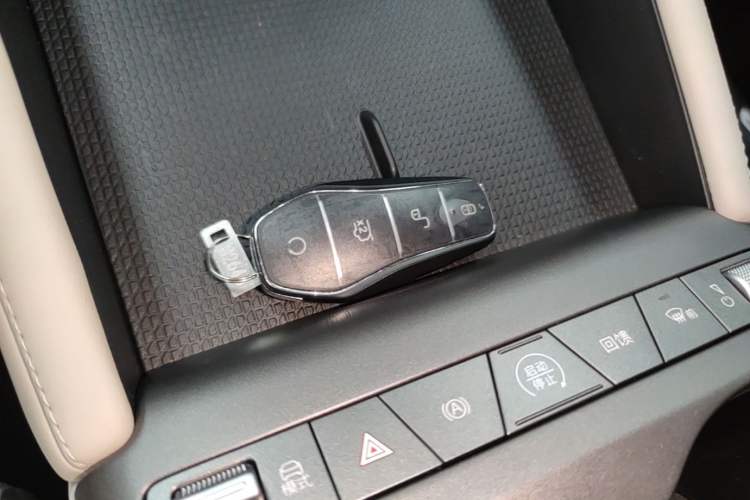 Used BYD Yuan UP 2025 Model 301KM Leading Version Vehicle Key
