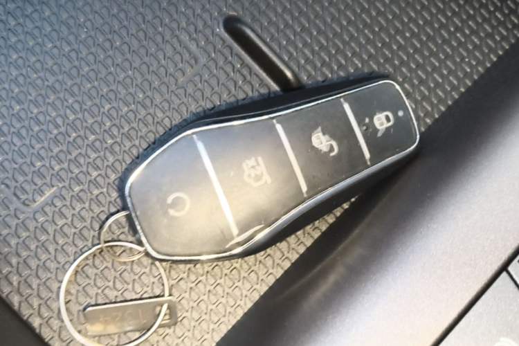 Used BYD Yuan UP 2025 Model 301KM Leading Version Vehicle Key
