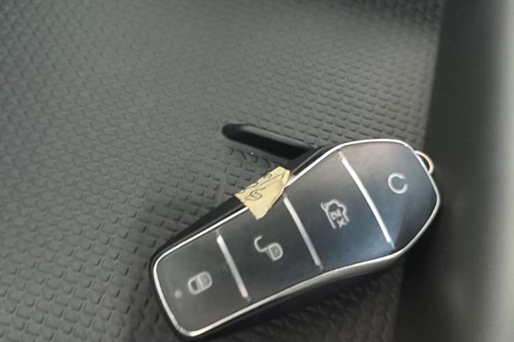 Used BYD Yuan UP 2025 Model 301KM Leading Version Vehicle Key