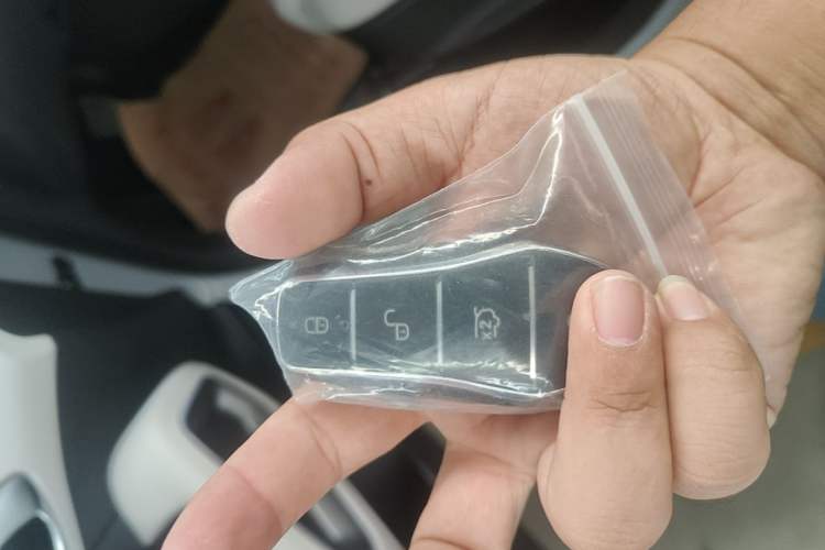 Used BYD Yuan UP 2025 Model 301KM Leading Version Vehicle Key