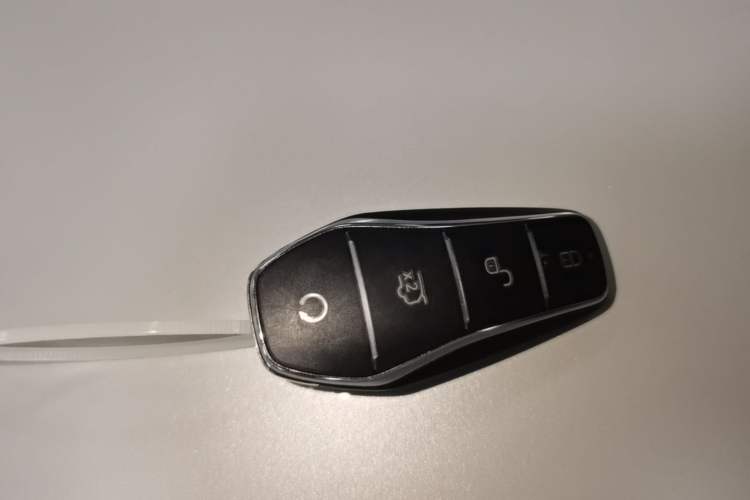 Used BYD Yuan UP 2025 Intelligent Driving Version 401 KM Dynamic Edition Vehicle Key