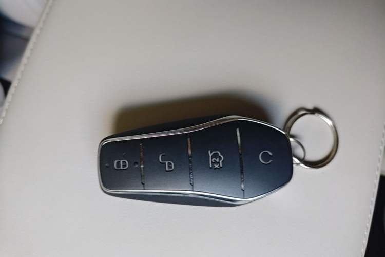 Used BYD Yuan UP 2025 Model 301KM Leading Version Vehicle Key