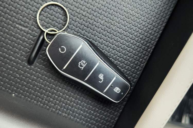 Used BYD Yuan UP 2025 Model 301KM Leading Version Vehicle Key