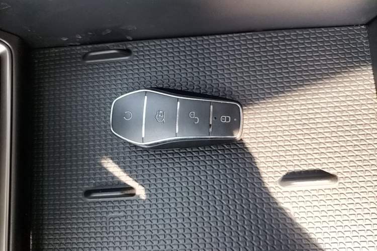 Used BYD Yuan UP 2025 Model 301KM Leading Version Vehicle Key