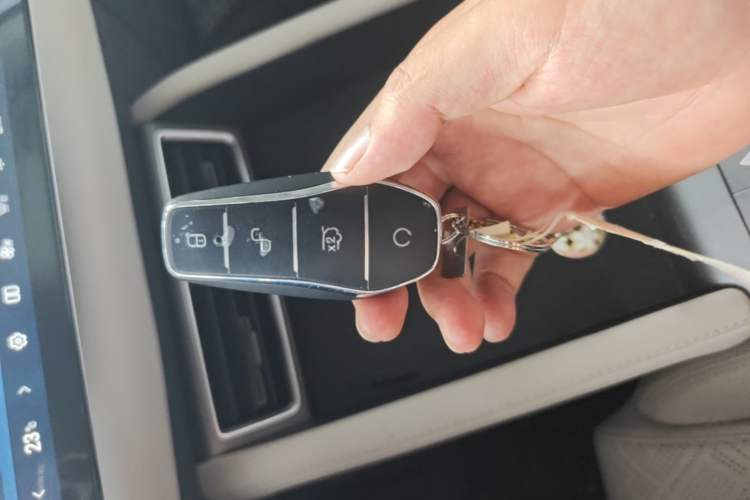 Used BYD Yuan UP 2025 Intelligent Driving Version 401 KM Dynamic Edition Vehicle Key