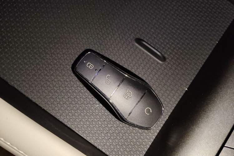 Used BYD Yuan UP 2025 Intelligent Driving Version 401 KM Dynamic Edition Vehicle Key