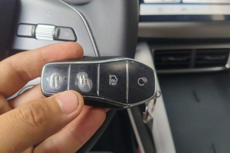 Used BYD Yuan UP 2025 Intelligent Driving Version 401 KM Dynamic Edition Vehicle Key