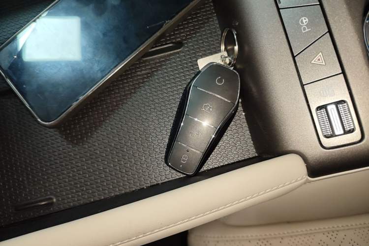 Used BYD Yuan UP 2025 Intelligent Driving Version 401 KM Dynamic Edition Vehicle Key