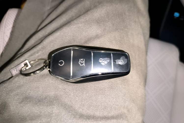 Used BYD Yuan UP 2025 Intelligent Driving Version 401 KM Dynamic Edition Vehicle Key