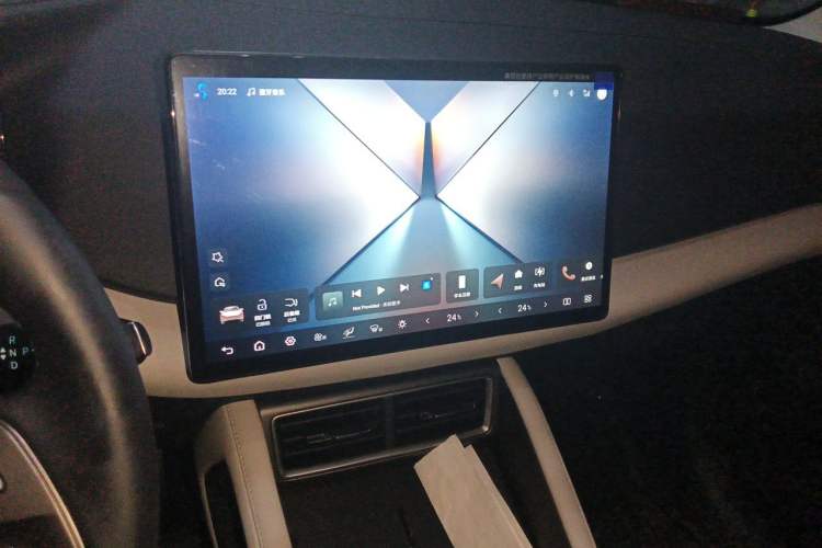 Used BYD Yuan UP 2025 Intelligent Driving Version 401 KM Dynamic Edition Audio And AC Panel