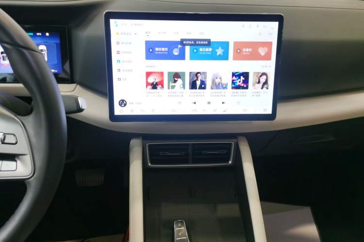 Used BYD Yuan UP 2025 Intelligent Driving Version 401 km Beyond-Range Edition Audio And AC Panel