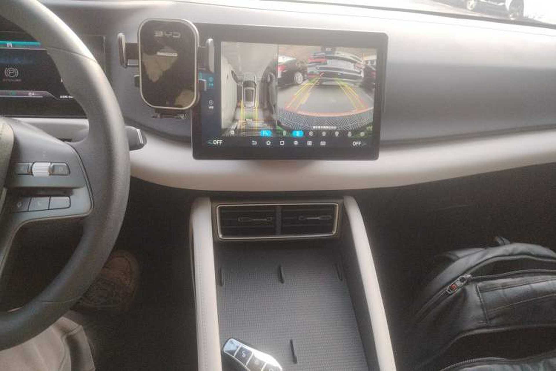 Used BYD Yuan UP 2025 Model 301KM Leading Version Audio And AC Panel