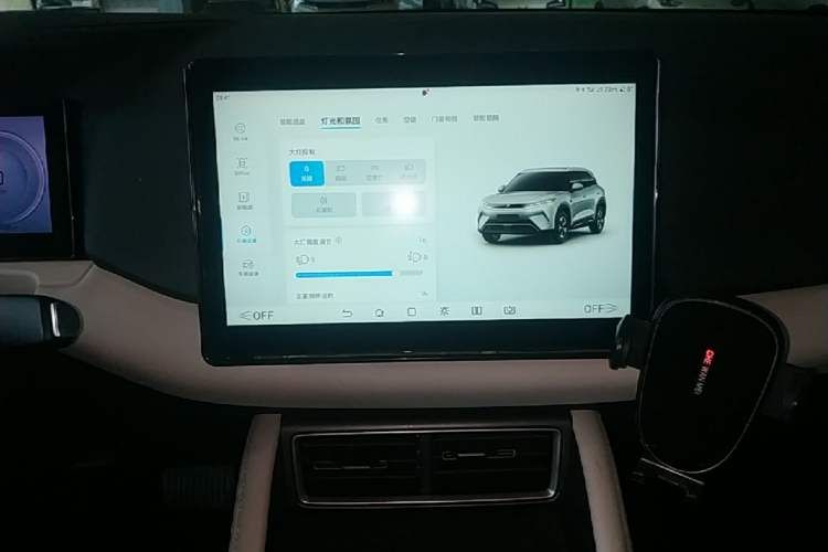 Used BYD Yuan UP 2025 Model 301KM Leading Version Audio And AC Panel