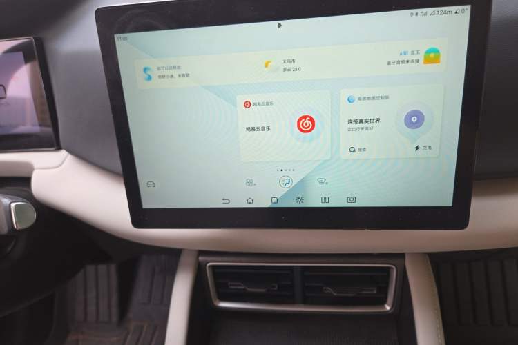 Used BYD Yuan UP 2025 Model 301KM Leading Version Audio And AC Panel