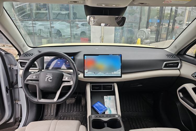 Used BYD Yuan UP 2025 Intelligent Driving Version 401 km Leading Edition Center Console