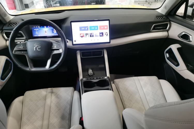Used BYD Yuan UP 2025 Intelligent Driving Version 401 km Beyond-Range Edition Center Console