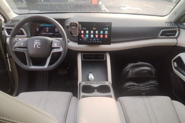 Used BYD Yuan UP 2025 Model 301KM Leading Version Center Console